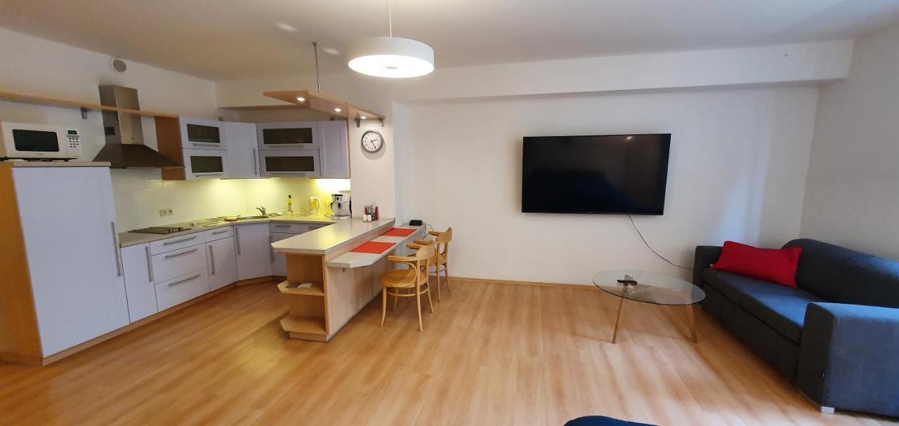 Apartman 46M2 S Balkonem V Lazenskem Centru Карлові Вари Екстер'єр фото