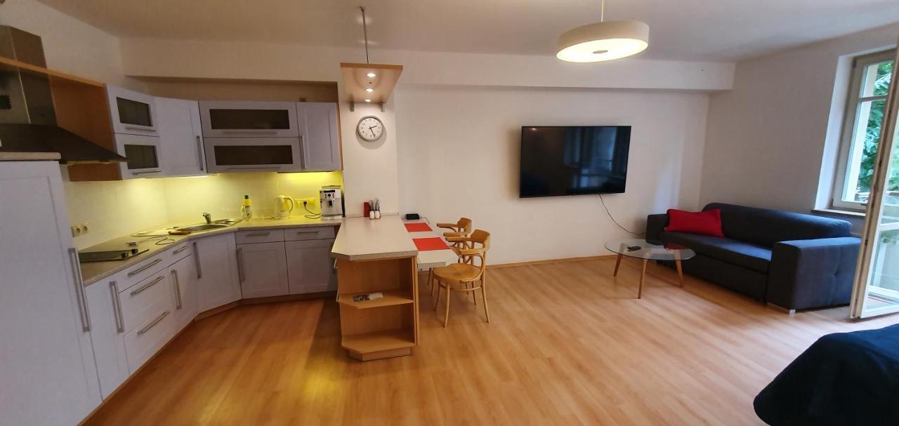 Apartman 46M2 S Balkonem V Lazenskem Centru Карлові Вари Екстер'єр фото
